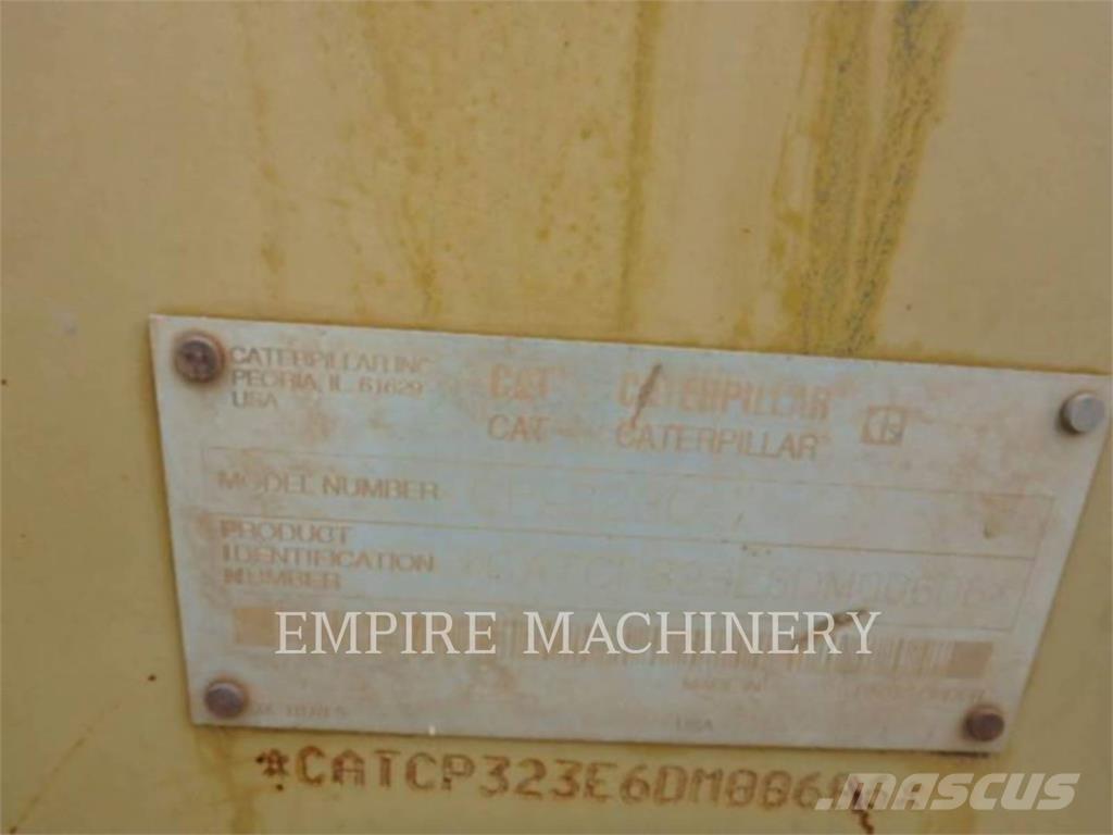 CAT CP323C Vienvalča grunts veltņi