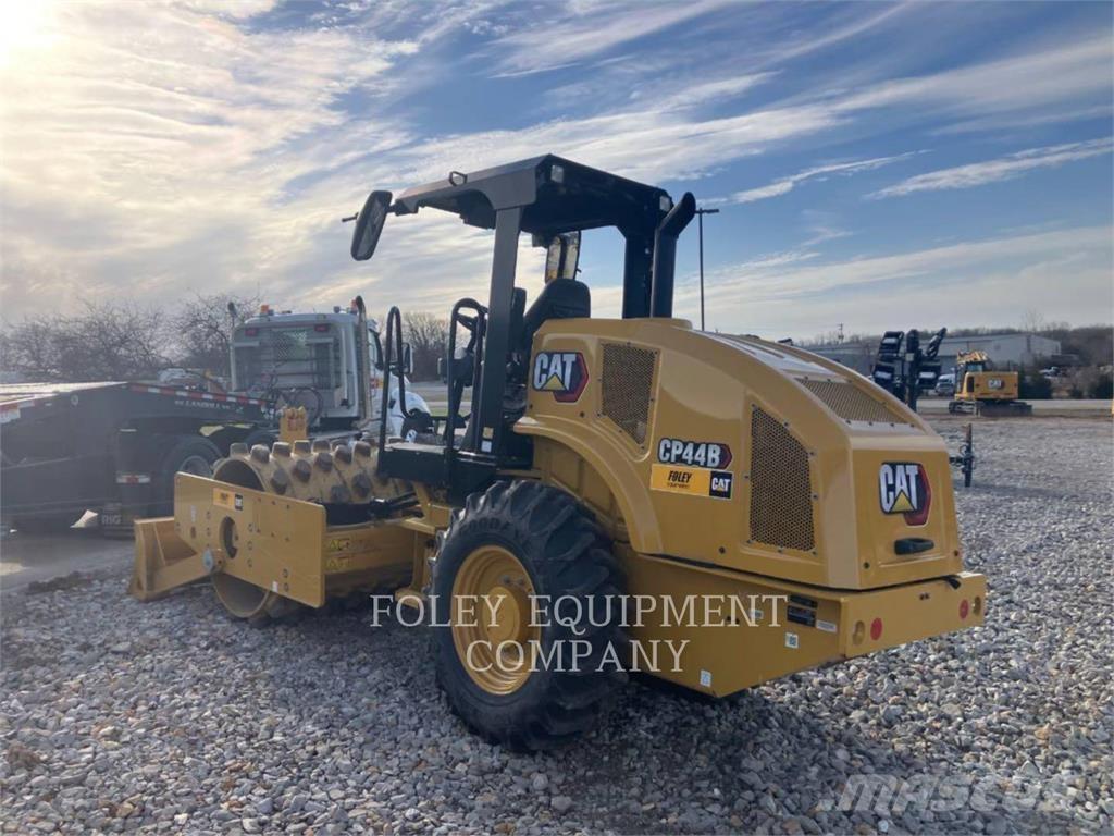 CAT CP44B Soil compactors