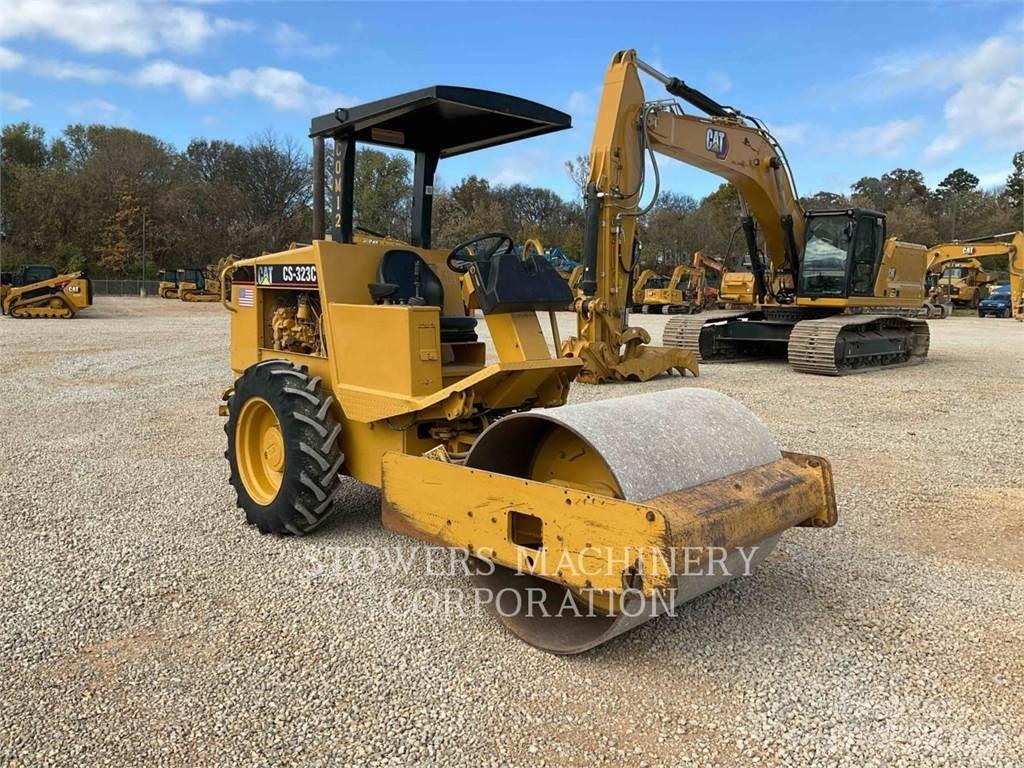 CAT CS323C Augsnes blīvētāji