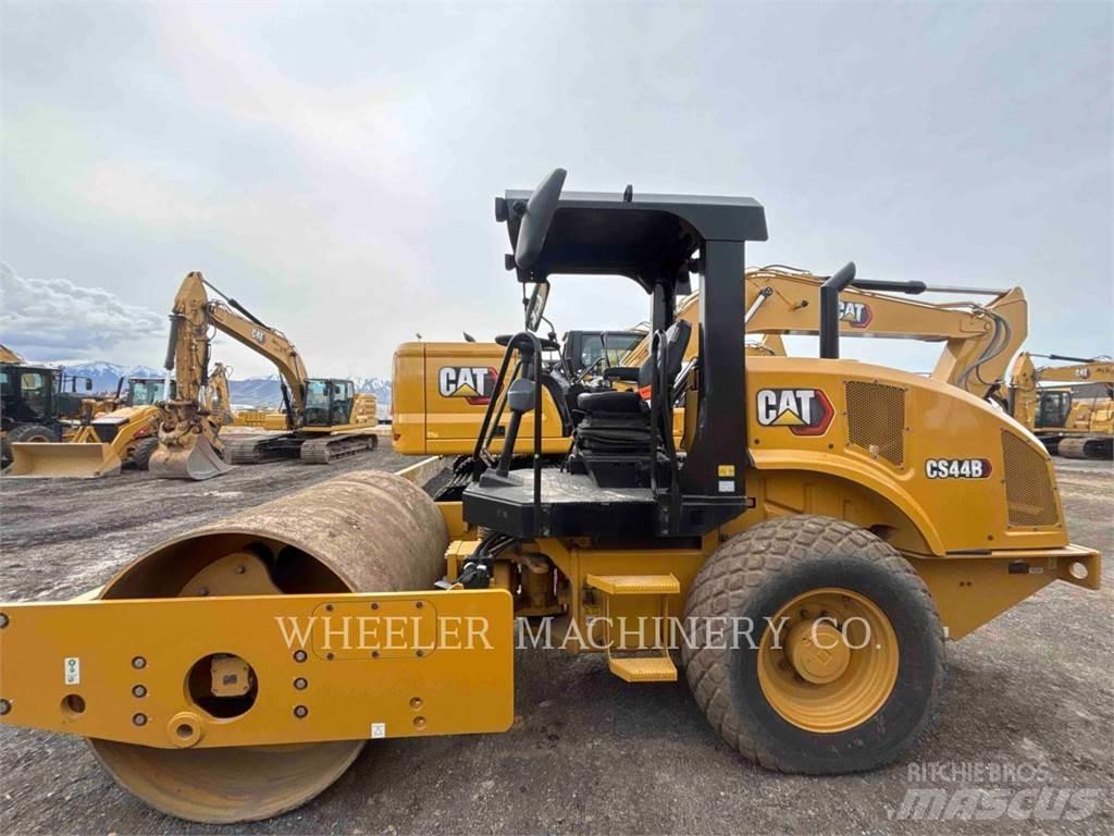 CAT CS44B Vienvalča grunts veltņi