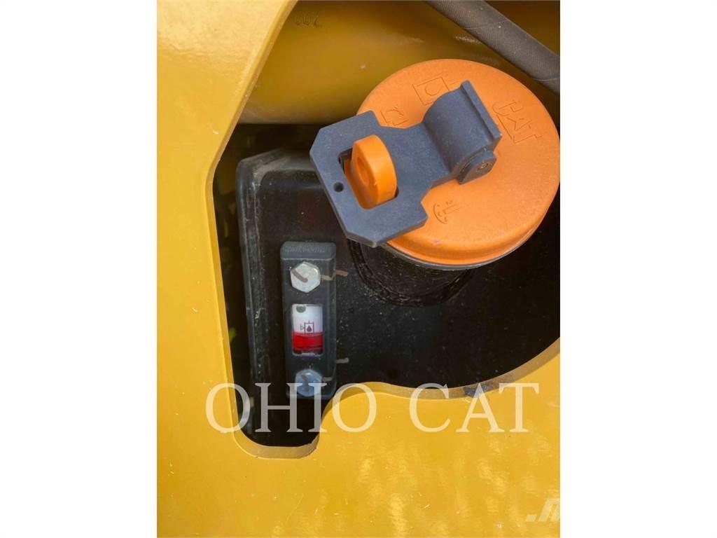 CAT CS44B Kombinētie veltņi