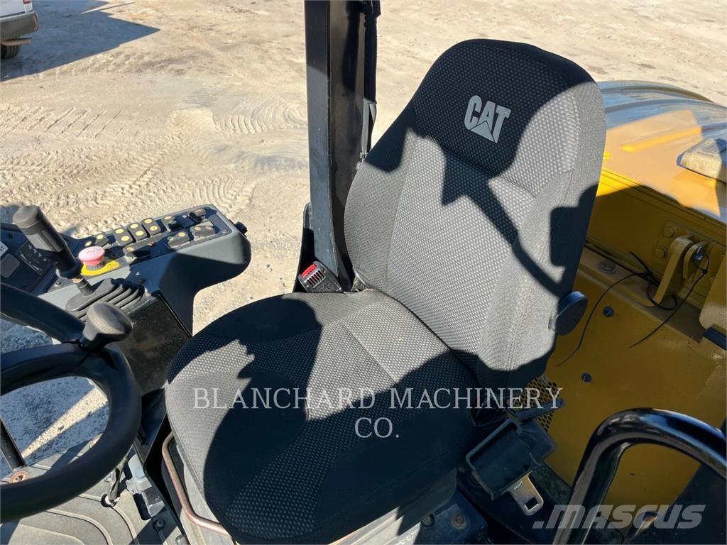 CAT CS44B Vienvalča grunts veltņi