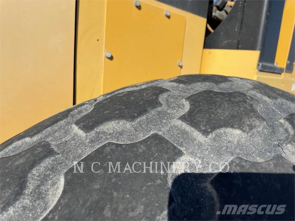 CAT CS54 Asfalta klājēji