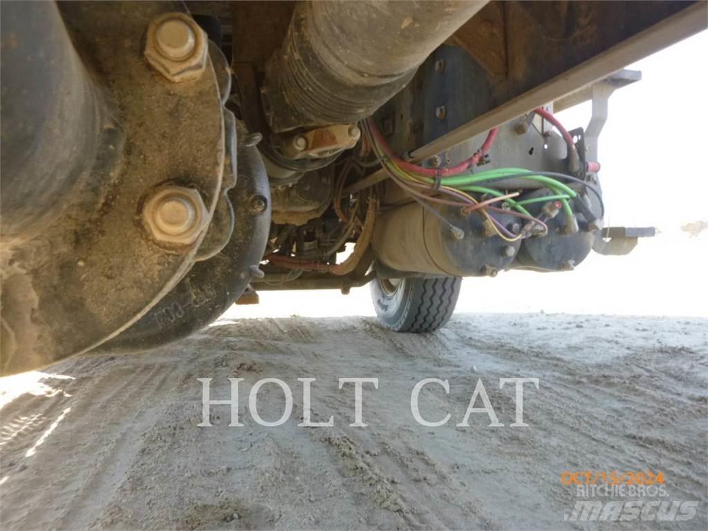 CAT CT660S SBA 6X4 Autocisterna