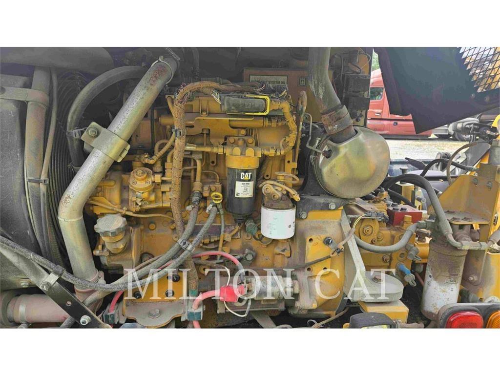 CAT CW14 Pneimatiskie veltņi