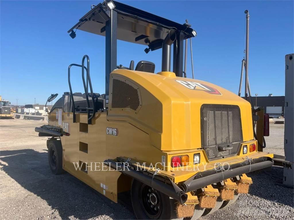 CAT CW16 Pneimatiskie veltņi