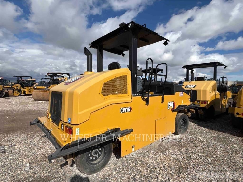 CAT CW16 Pneimatiskie veltņi