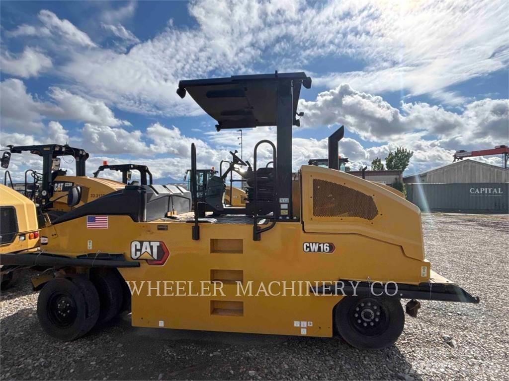 CAT CW16 Pneimatiskie veltņi