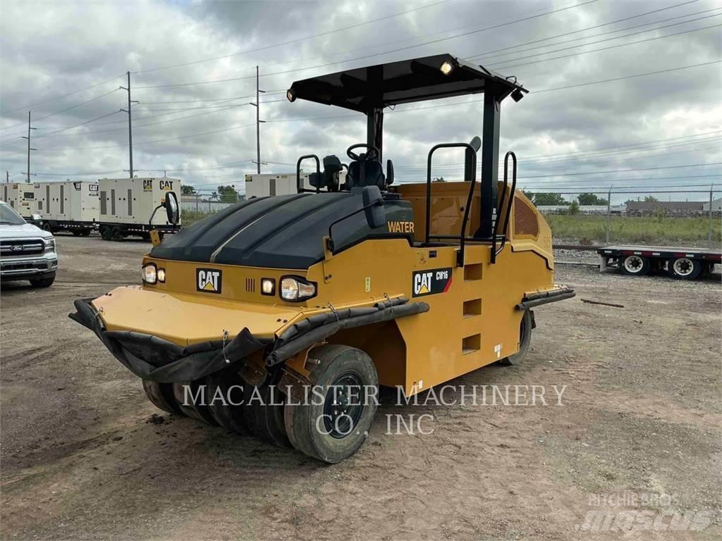 CAT CW16 Pneimatiskie veltņi