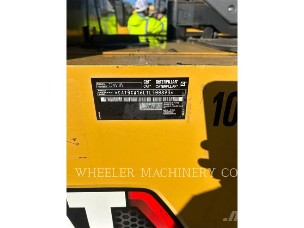 CAT CW16 Pneimatiskie veltņi