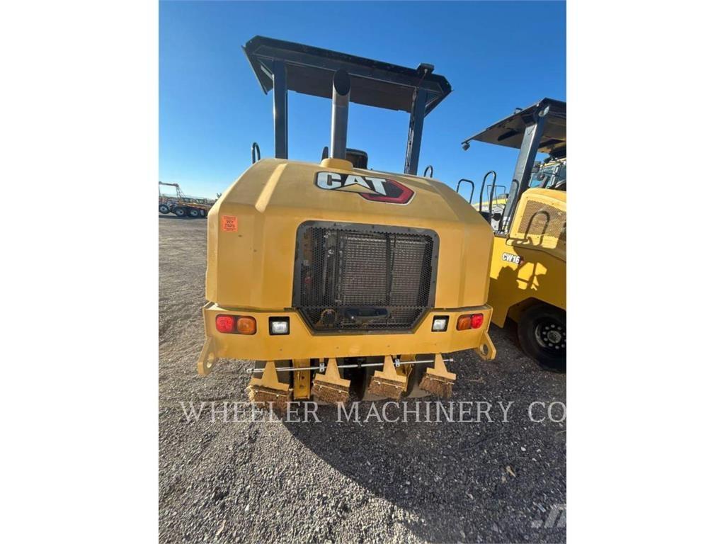 CAT CW16 Pneimatiskie veltņi