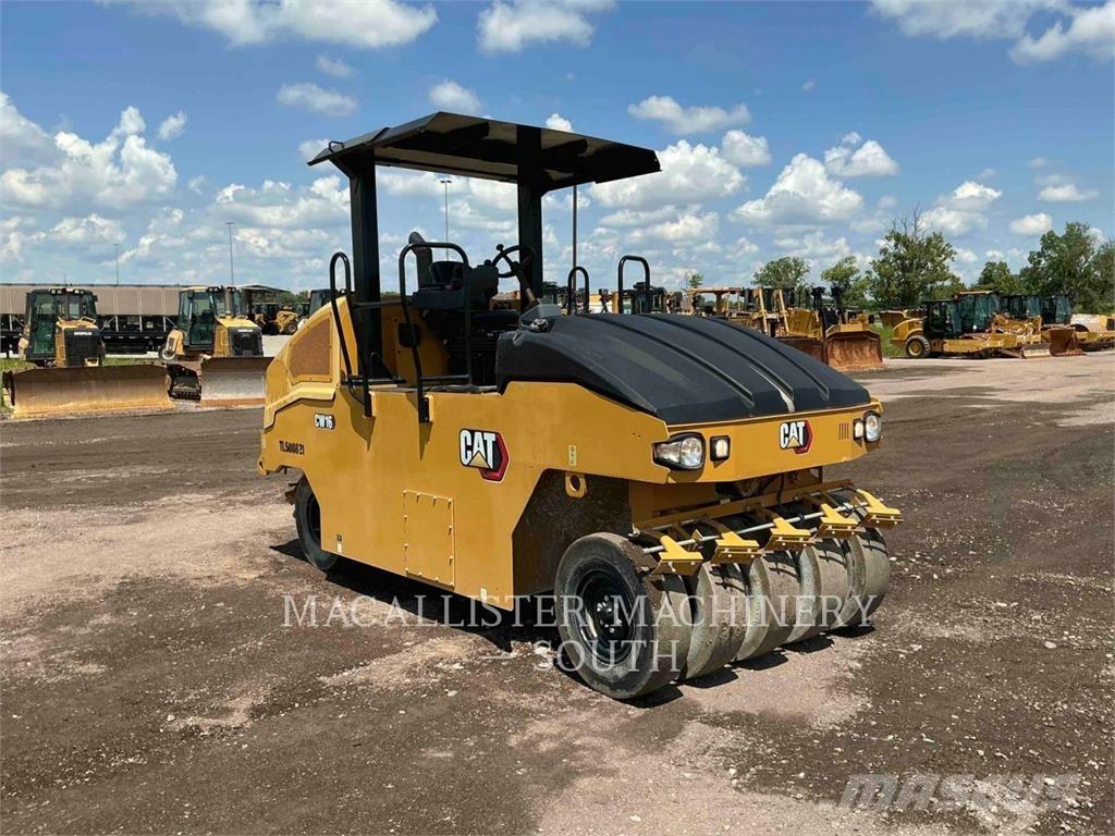 CAT CW16 Pneimatiskie veltņi