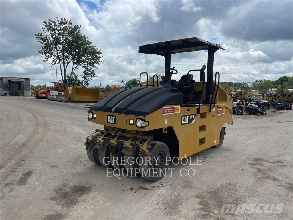 CAT CW16 Pneimatiskie veltņi