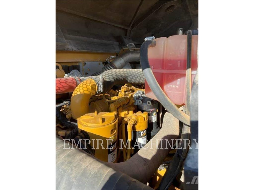 CAT CW34 Pneimatiskie veltņi
