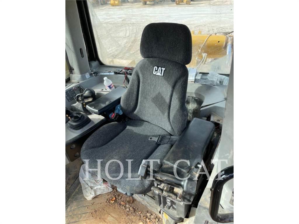 CAT D10T Kāpurķēžu buldozeri
