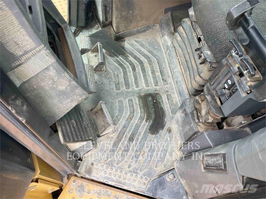 CAT D10T Kāpurķēžu buldozeri