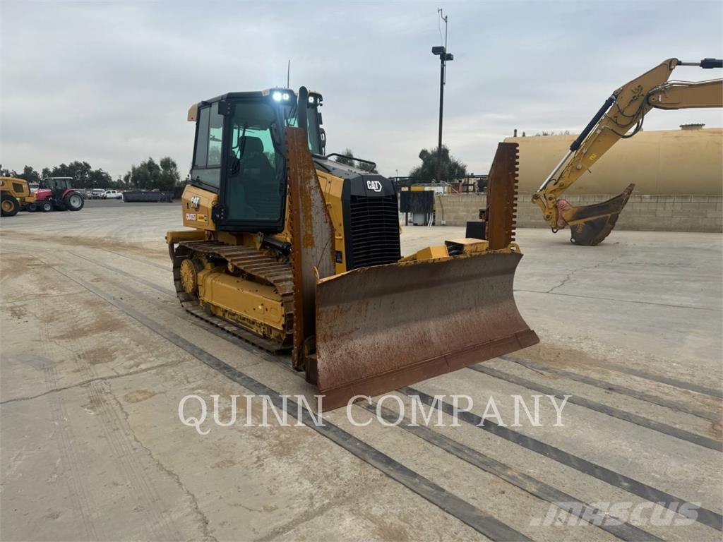 CAT D2 Ekskavatori-iekrāvēji