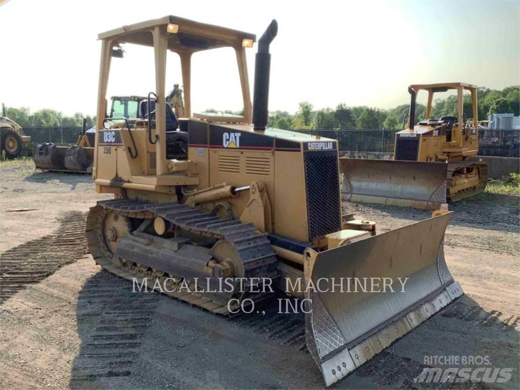 CAT D3CIII Kāpurķēžu buldozeri