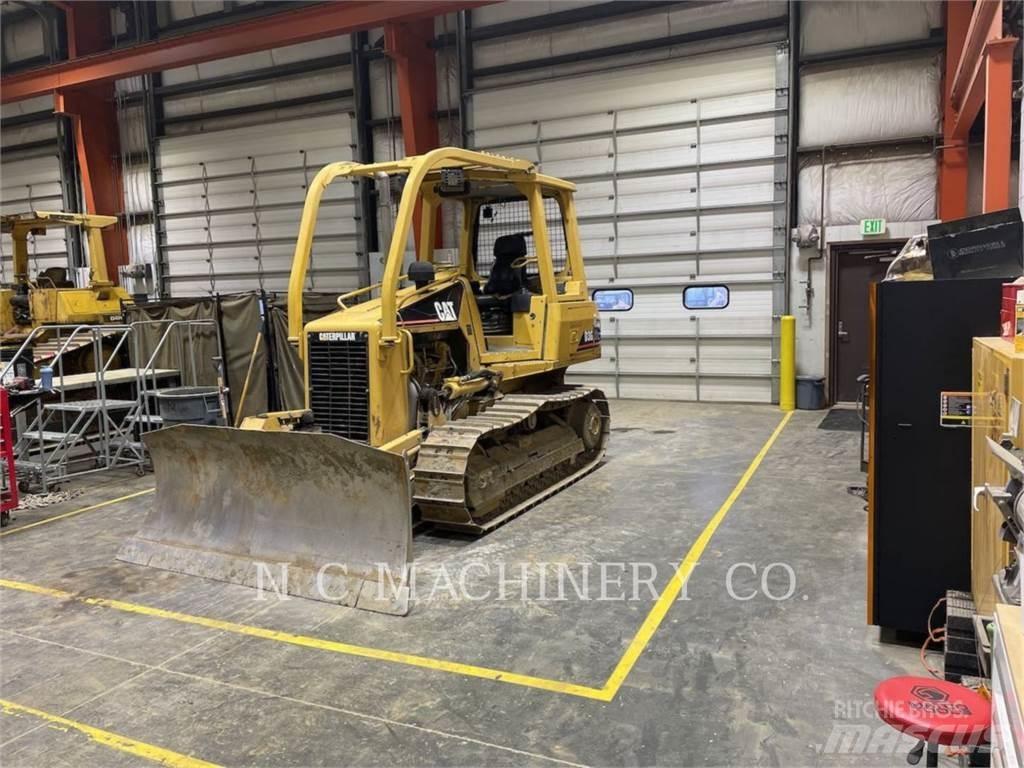 CAT D3G XLCN Kāpurķēžu buldozeri