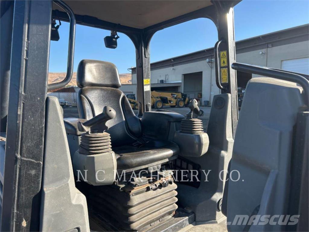 CAT D3K2 XLCN Kāpurķēžu buldozeri