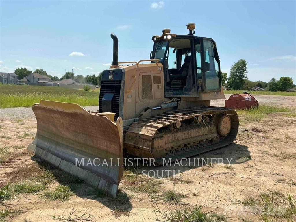 CAT D4 Kāpurķēžu buldozeri