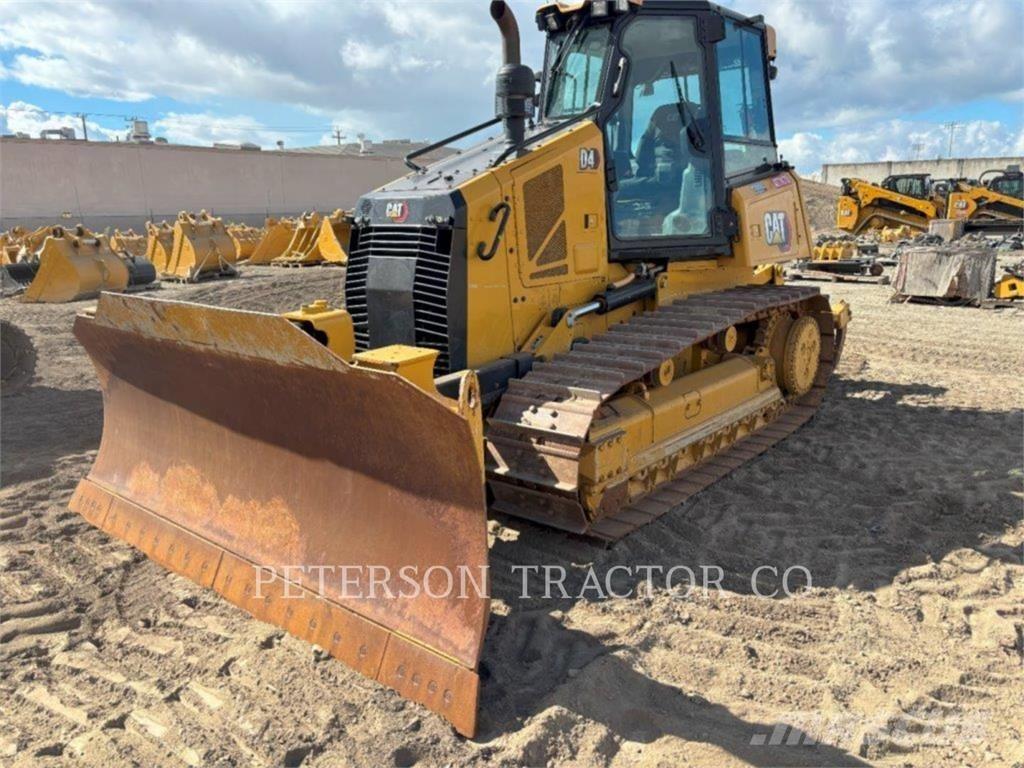 CAT D4 Kāpurķēžu buldozeri