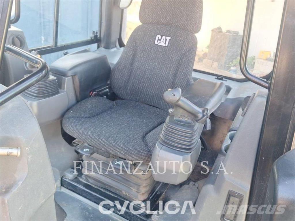 CAT D4K2 Kāpurķēžu buldozeri