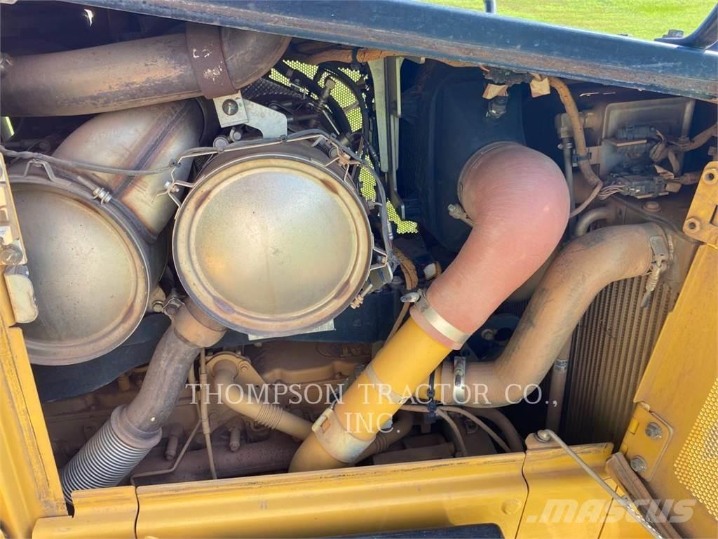 CAT D5 Kāpurķēžu buldozeri