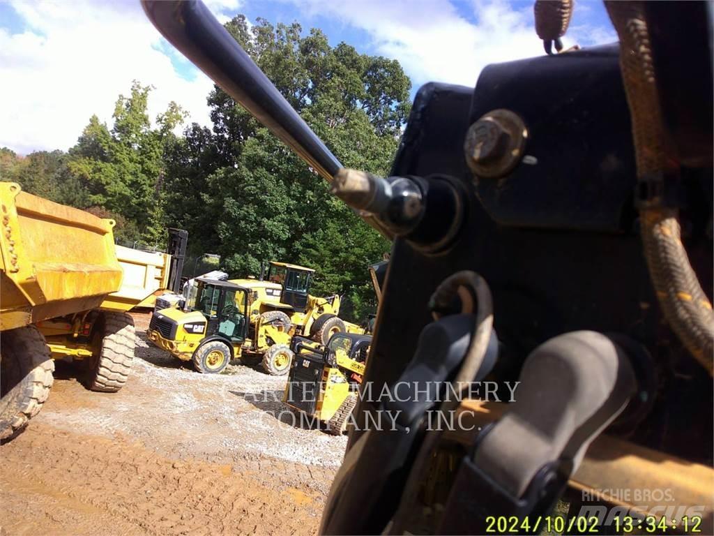 CAT D5 Kāpurķēžu buldozeri