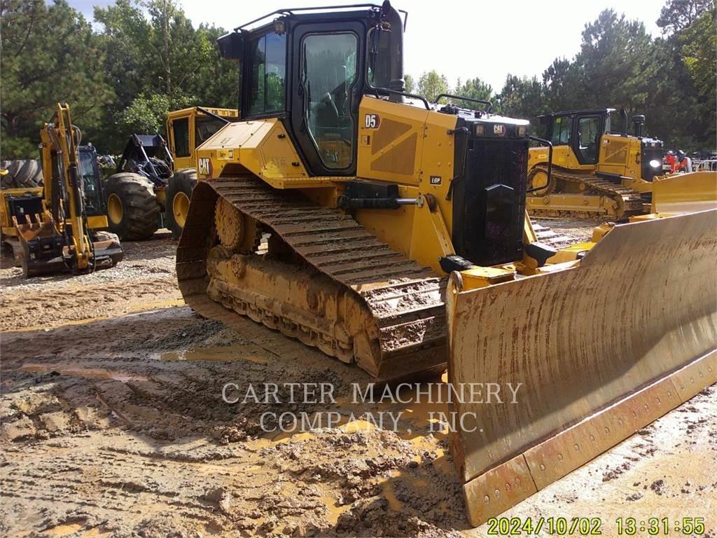 CAT D5 Kāpurķēžu buldozeri