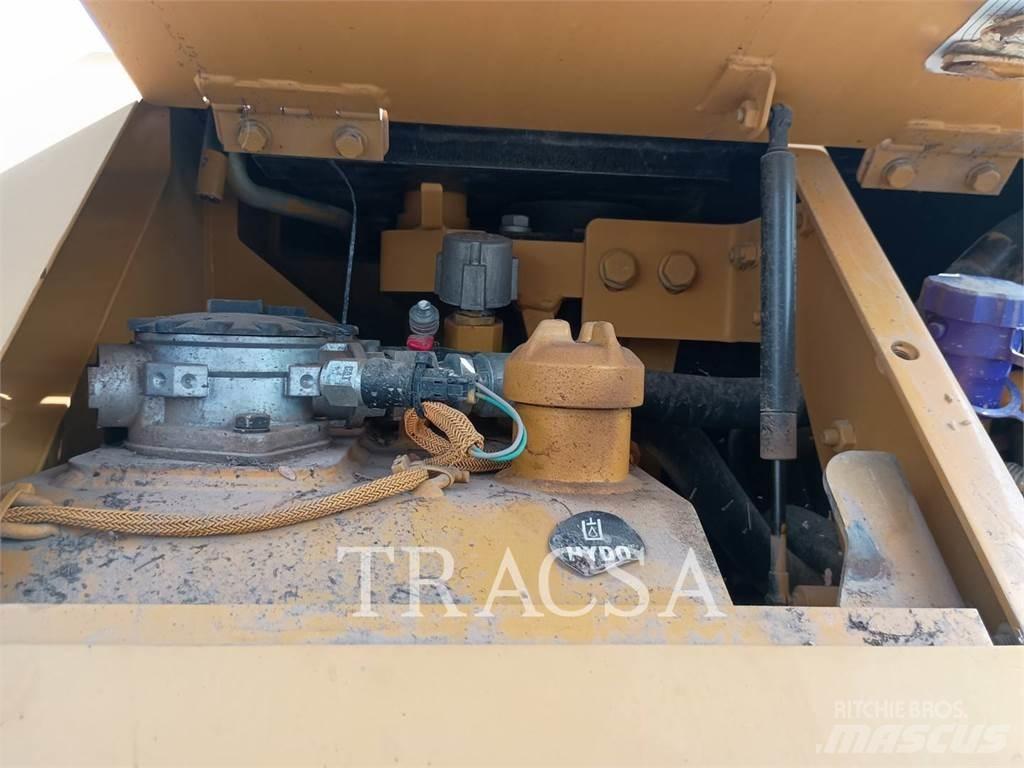 CAT D5 Kāpurķēžu buldozeri