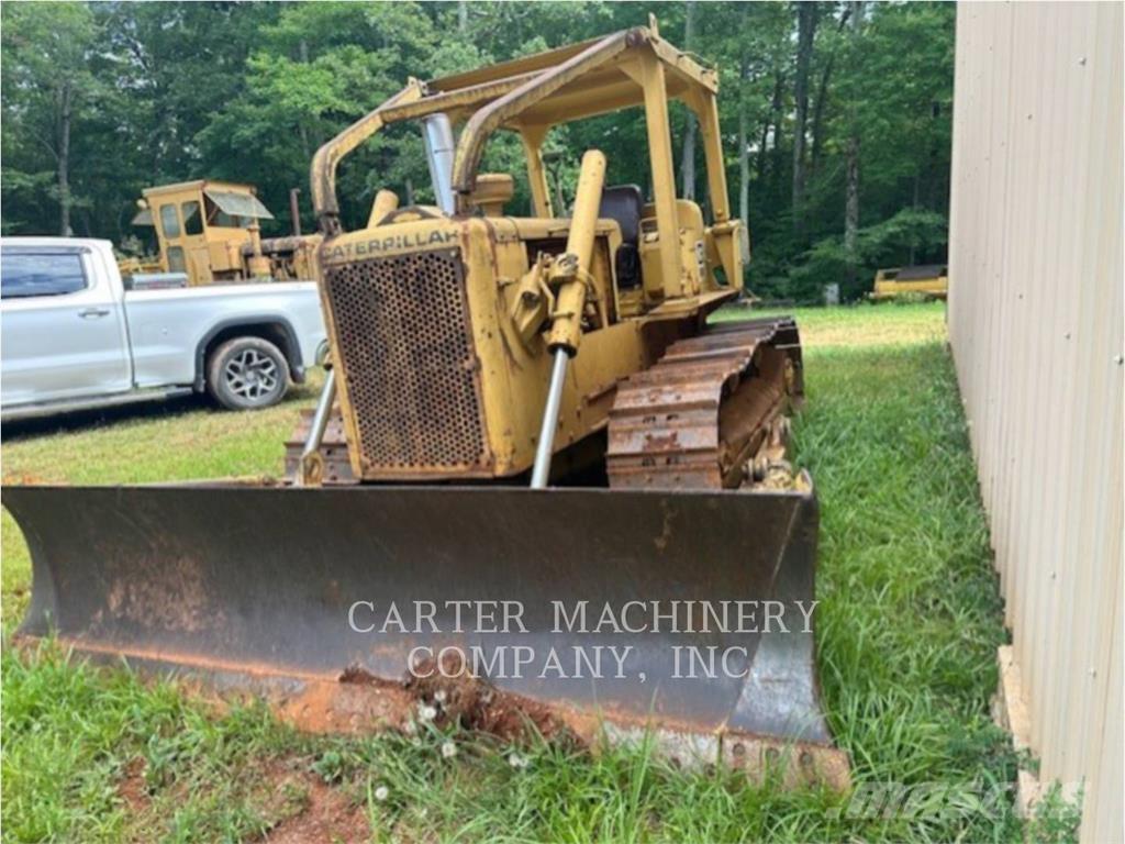 CAT D5 Kāpurķēžu buldozeri