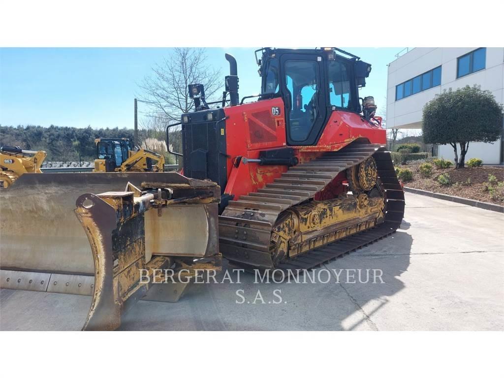 CAT D5 Kāpurķēžu buldozeri