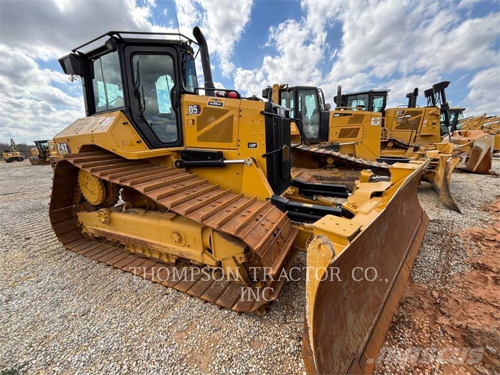 CAT D5 Kāpurķēžu buldozeri
