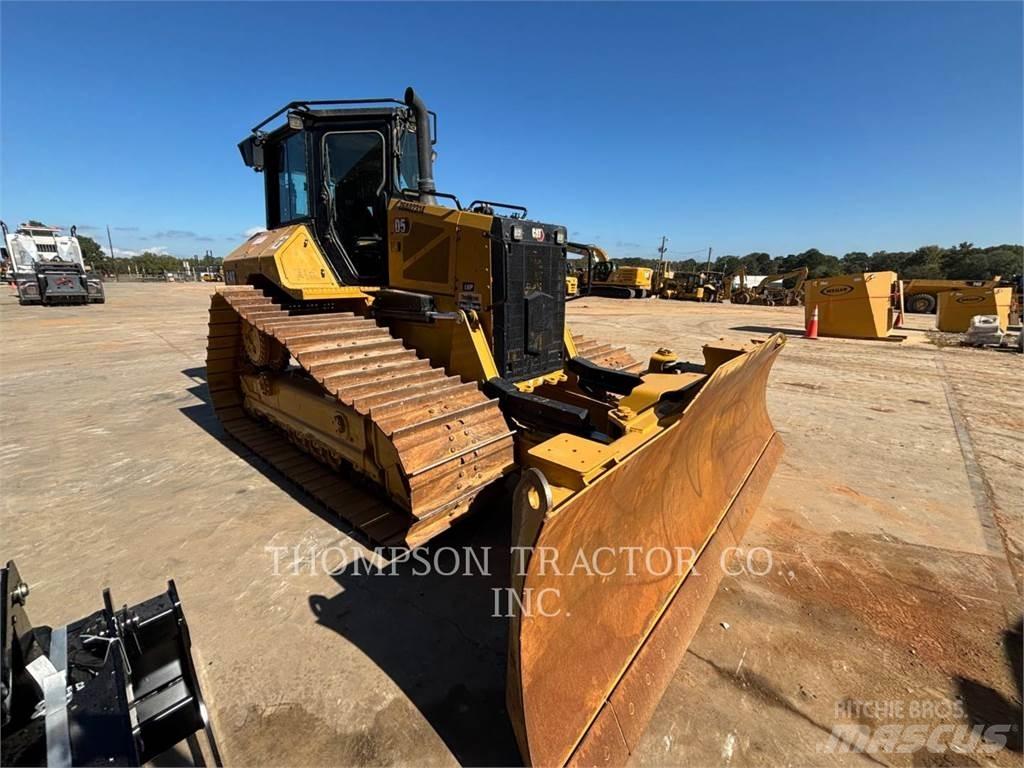 CAT D5 Kāpurķēžu buldozeri