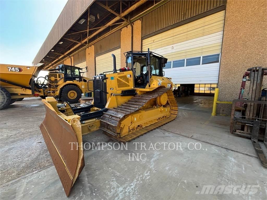 CAT D5 Kāpurķēžu buldozeri