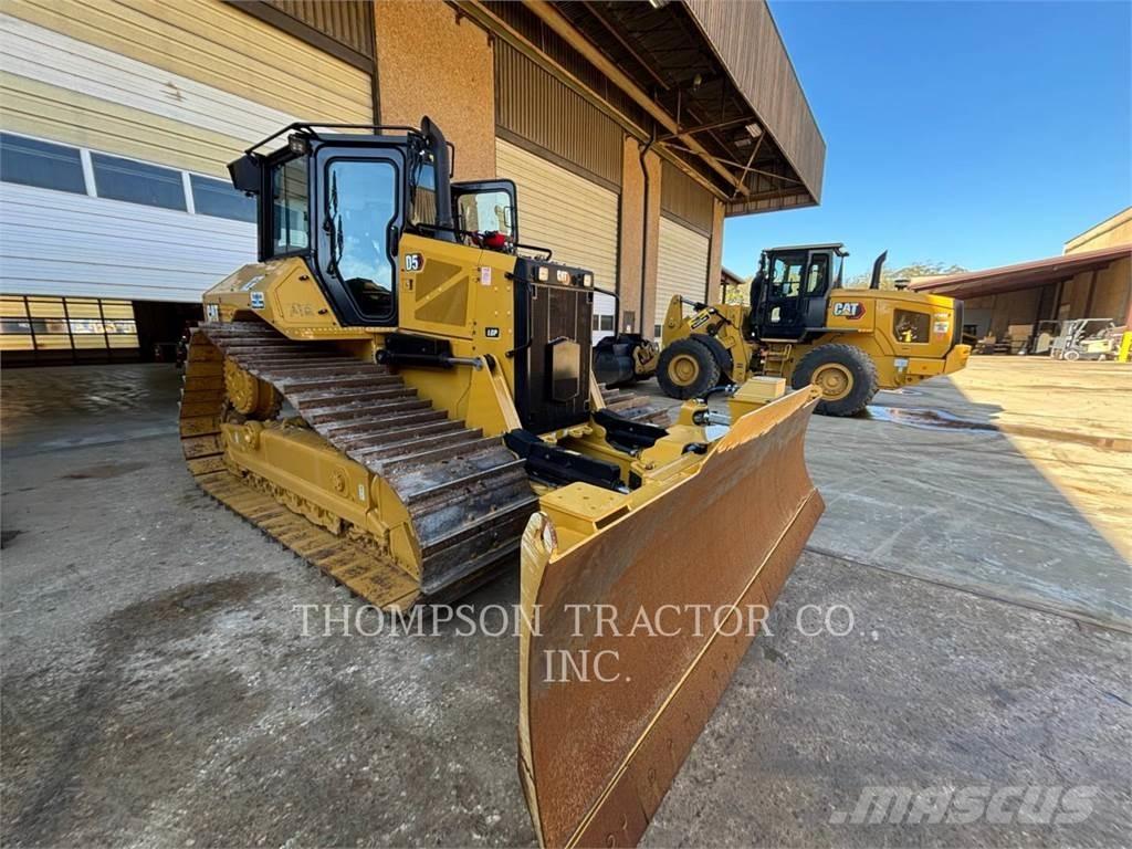 CAT D5 Kāpurķēžu buldozeri
