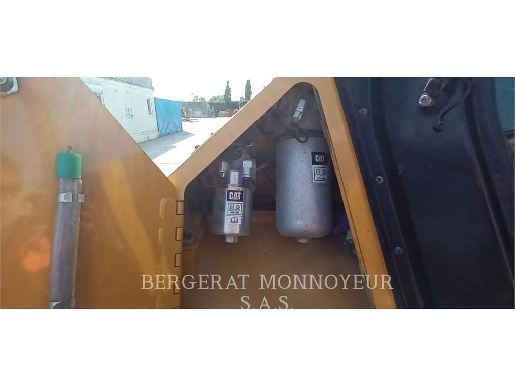 CAT D5 Kāpurķēžu buldozeri