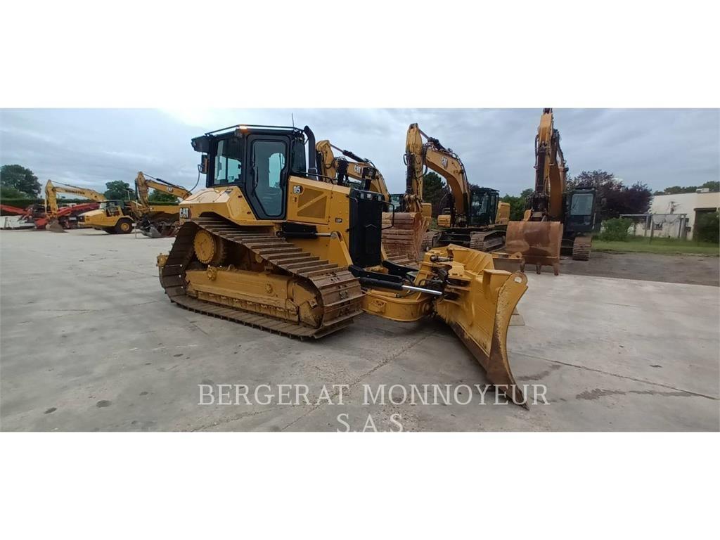 CAT D5 Kāpurķēžu buldozeri