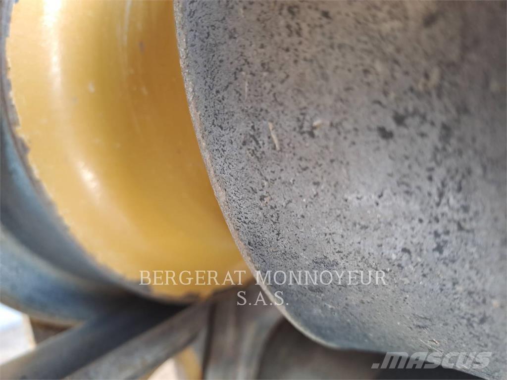 CAT D5 Kāpurķēžu buldozeri