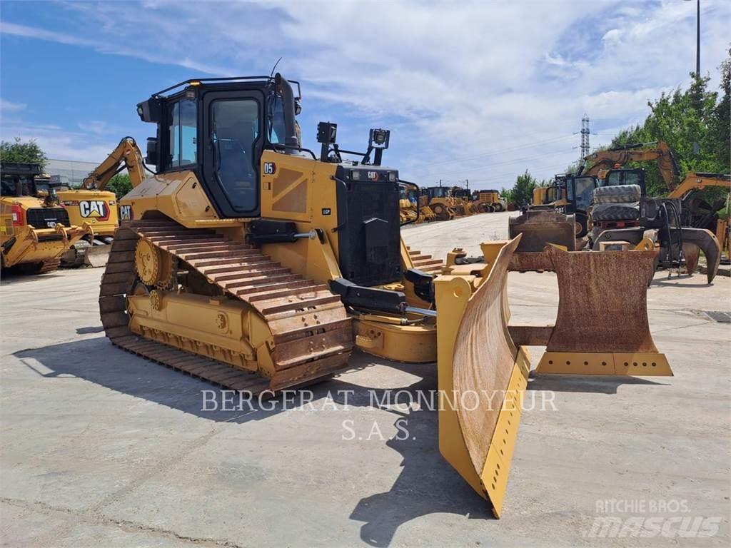 CAT D5 Kāpurķēžu buldozeri