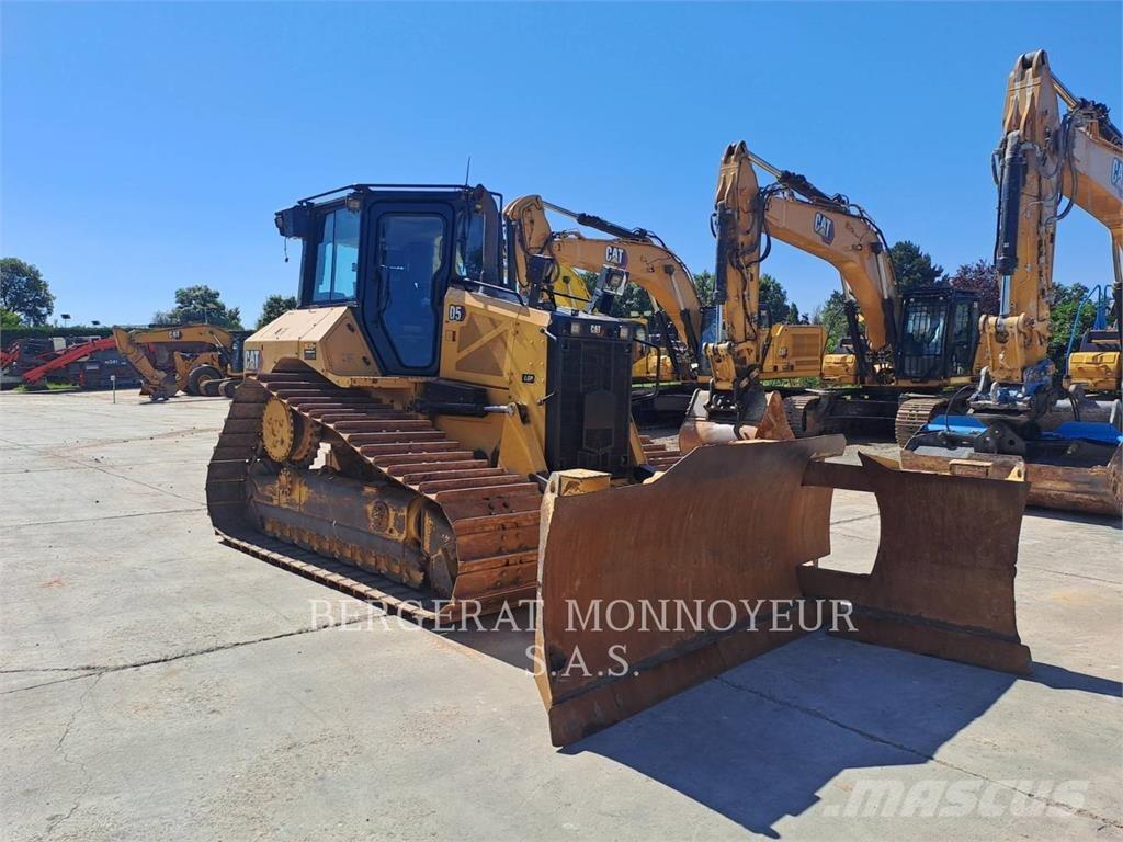 CAT D5 Kāpurķēžu buldozeri