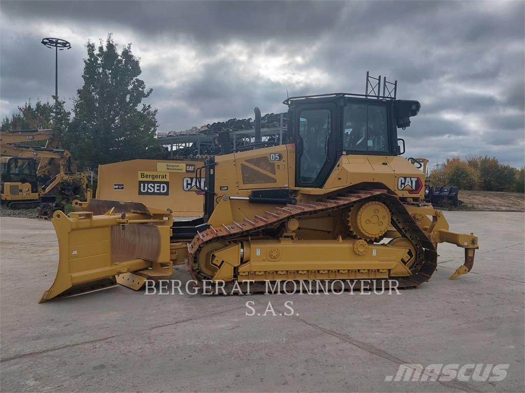 CAT D5 Kāpurķēžu buldozeri
