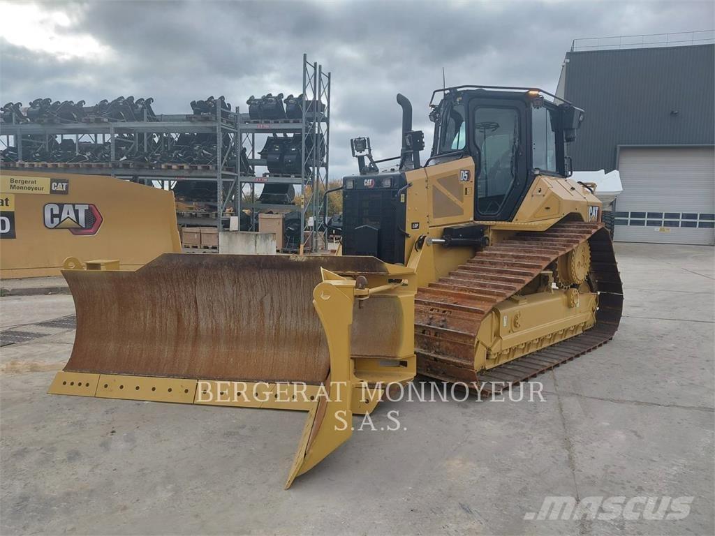 CAT D5 Kāpurķēžu buldozeri