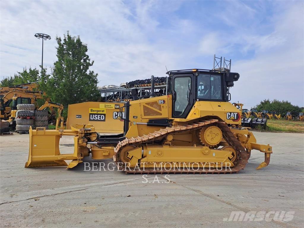 CAT D5 Kāpurķēžu buldozeri