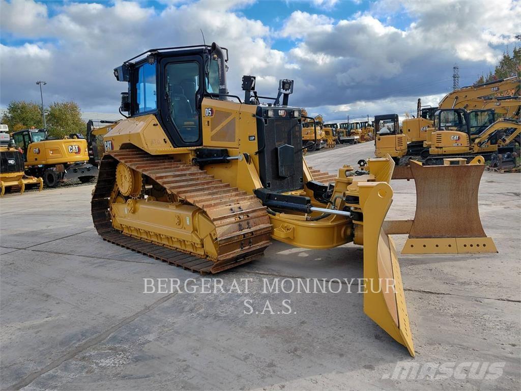 CAT D5 Kāpurķēžu buldozeri