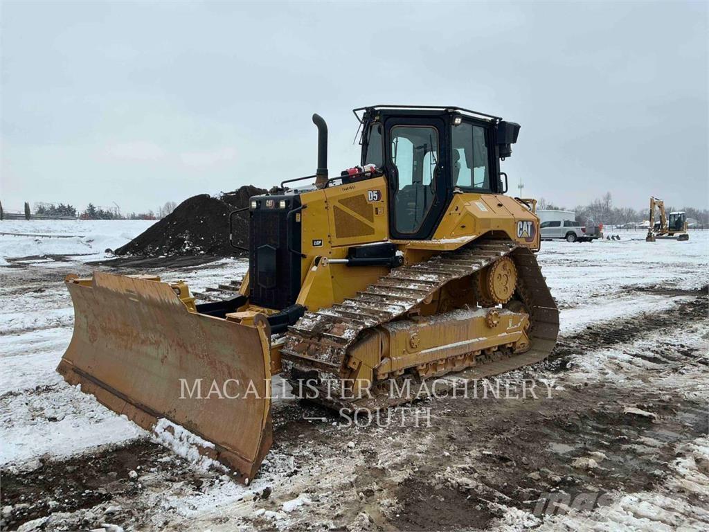 CAT D5 Kāpurķēžu buldozeri