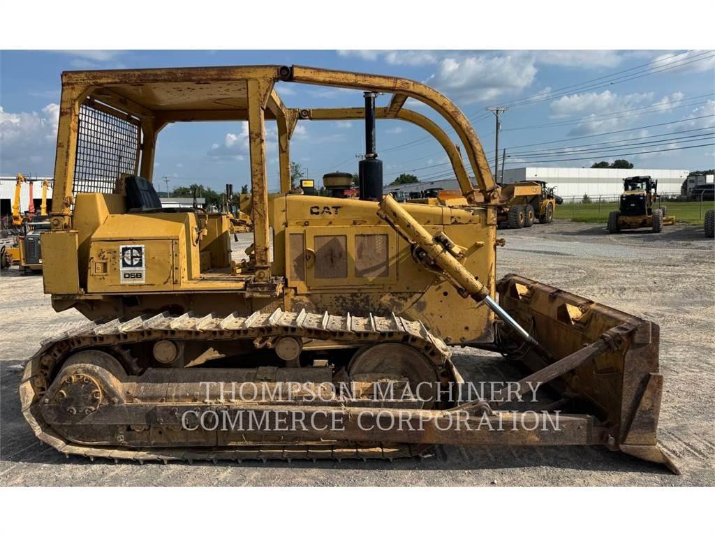 CAT D5B Kāpurķēžu buldozeri