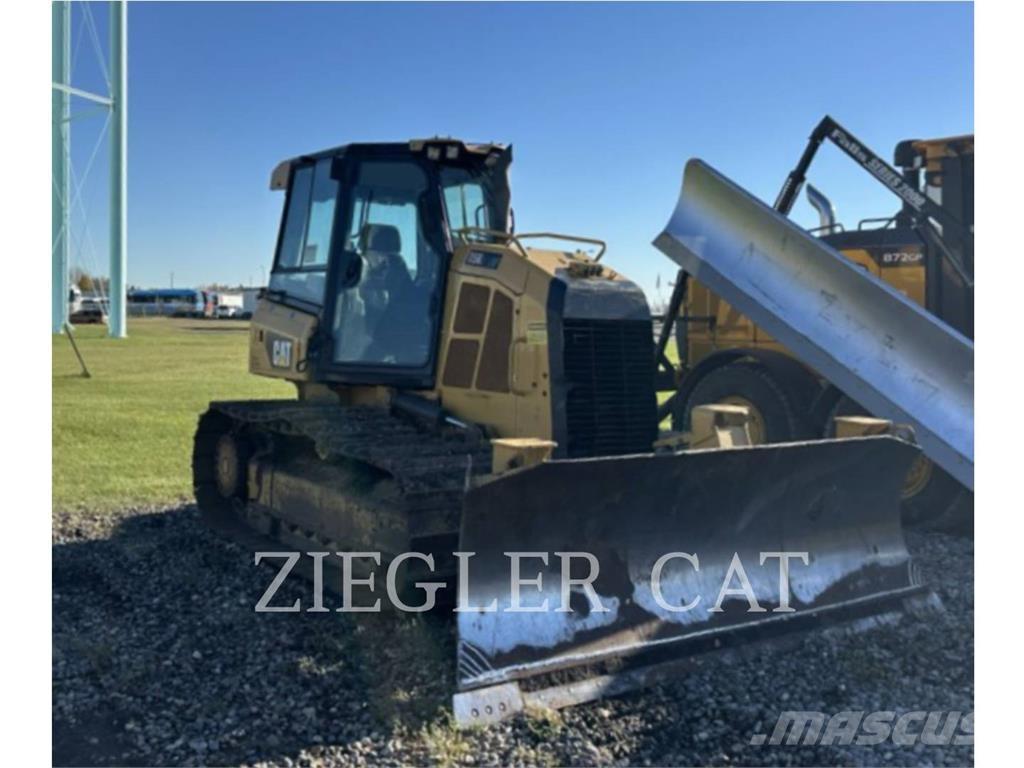 CAT D5K2 Kāpurķēžu buldozeri