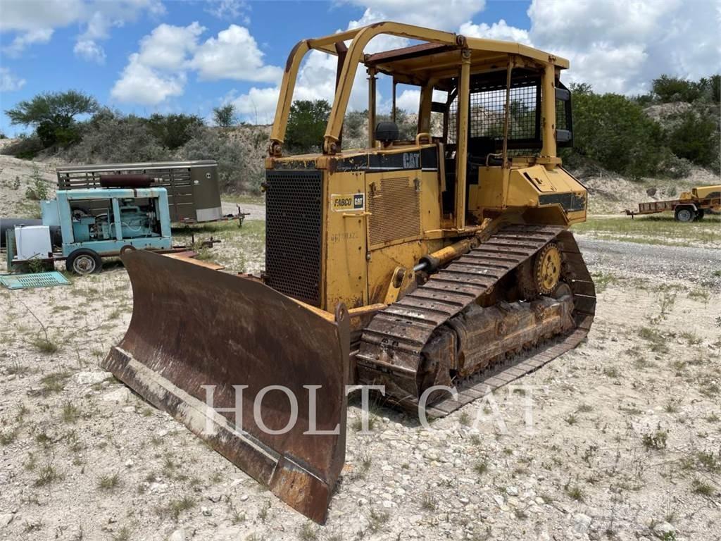 CAT D5M Kāpurķēžu buldozeri